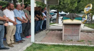 Bursa'da havuzda fenalaşan ve hastanede hayatını kaybeden çocuğun cenazesi defnedildi