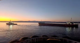 Çanakkale Boğazı'nda makine arızası yapan gemi kurtarıldı