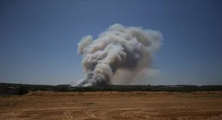 Çanakkale'de çıkan orman yangınına müdahale ediliyor