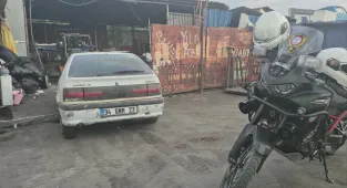 Edirne'de kazaya karışan sürücünün aracını bırakıp kaçması güvenlik kamerasında