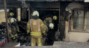 Fatih'te ecza deposunda çıkan yangın söndürüldü