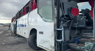 GÜNCELLEME 3 - Kuzey Marmara Otoyolu'nda yolcu otobüsü bariyerlere çarptı, 4 kişi öldü, 26 kişi yaralandı