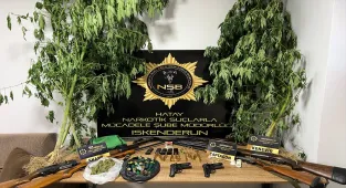 Hatay'da makilik alanda 7 silah ve uyuşturucu ele geçirildi