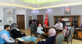 Kahramankazan'da 3 kız kardeş sınavda kazandığı para ödülünü Gazze'ye bağışladı