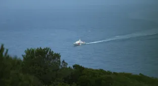 Marmara Adası açıklarında parçalanmış halde bulunan tekneye ilişkin bir geminin kaptanı gözaltına alındı