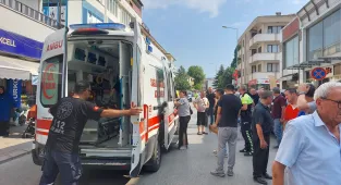 Sakarya'da kamyonetin çarptığı yaya yaralandı