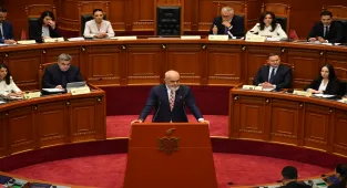 Arnavutluk'ta genel seçimden 130 gün sonra yeni hükümet kuruldu