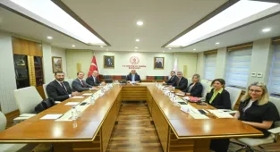 Bakan Ersoy, Google Küresel İlişkiler Başkanı Kent Walker ile görüştü: