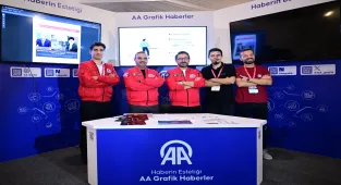 Bakan Kacır ve AA Genel Müdürü Karagöz, TEKNOFEST'te Alanı ziyaret edip AA grafik standını gezdi