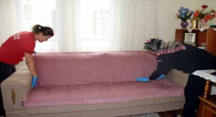Beypazarı'nda yaşlı ve bakıma muhtaç kişilerin evlerinde kışlık temizlik yapılıyor