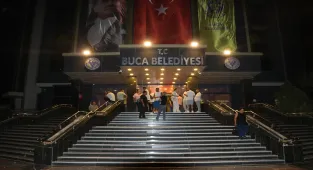 Buca Belediyesi iştiraki çalışanlarından belediye binasında işgal eylemi