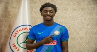 Çaykur Rizespor, Jesurun Rak-Sakyi'yi transfer etti