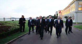 Cumhurbaşkanı Erdoğan'a Togg'un yeni modeli T10F hediye edildi