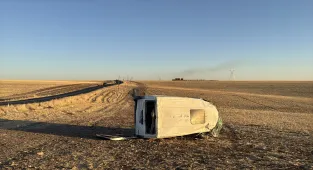 Diyarbakır'da otomobil ile öğrenci servisinin çarpıştığı kazada 9 kişi yaralandı