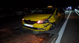 Edirne'de taksi ile elektrikli motosikletin çarpıştığı kazada 2 kişi yaralandı