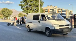 Erzincan'da panelvanın çarptığı elektrikli bisikletteki çocuk ağır yaralandı