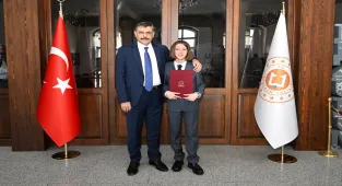 Erzurum Valisi Mustafa Çiftçi'ye hayranlık duyan çocuk hafız oldu