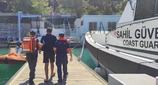 Fethiye açıklarında gezi teknesinde rahatsızlanan kişiye tıbbi tahliye