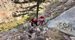 Fethiye'de kayalıklarda mahsur kalan Alman turist kurtarıldı