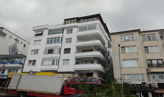GÜNCELLEME 2 - Güllü adıyla tanınan şarkıcı Gül Tut, Yalova'daki evinin balkonundan düşerek hayatını kaybetti
