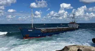 GÜNCELLEME 2 - Kocaeli'de kuru yük gemisi karaya oturdu
