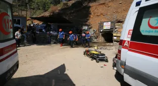 GÜNCELLEME 3 - Denizli'de madendeki göçükte mahsur kalan 2 işçi kurtarıldı