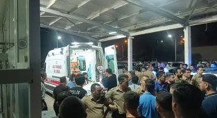 GÜNCELLEME - Adana'da düğünde çıkan silahlı kavgada yaralanan genç öldü