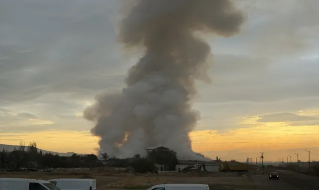 GÜNCELLEME - İzmir'de çöp aktarma noktasında çıkan yangın kontrol altına alındı