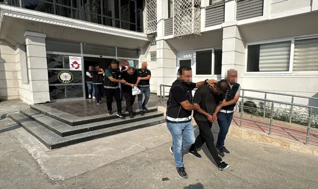 GÜNCELLEME - Mersin'de 3 milyon 542 bin uyuşturucu hapın bulunduğu operasyonlara ilişkin 6 zanlı tutuklandı