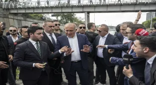 Gürsel Tekin, CHP İstanbul İl Başkanlığı önünde konuştu: