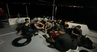İzmir açıklarında 11 düzensiz göçmen yakalandı