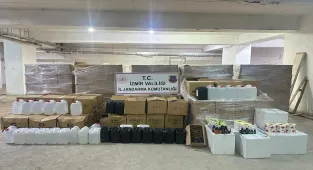 İzmir'de kaçakçılık operasyonunda 7 ton etil alkol ele geçirildi