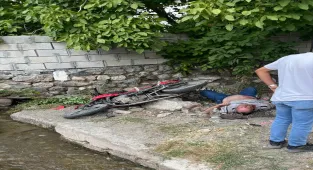 Kars'ta polisten kaçan motosikletin sürücüsü kaza yapınca yakalandı