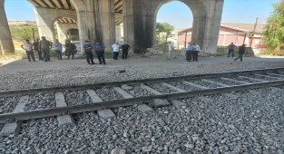 Malatya'da yük treninin çarptığı otomobil sürücüsü öldü