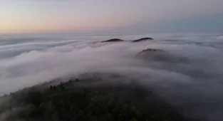 Samsun'da 1000 rakımlı mahallede oluşan sis denizi dronla görüntülendi