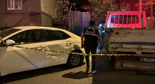 Sultanbeyli'de araca düzenlenen silahlı saldırıda 1 kişi yaralandı