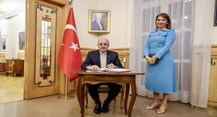 TBMM Başkanı Kurtulmuş, Türkiye'nin Budapeşte Büyükelçiliğini ziyaret etti