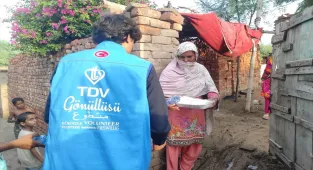 TDV, Pakistan'daki afetzedeler için insani yardım çalışması başlattı