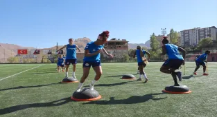 Turkcell Kadın Futbol Süper Ligi'nde yeni sezonda Hakkari'den iki takım boy gösterecek