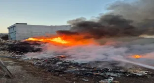 Adana'da çöplükte çıkan yangın söndürüldü