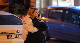 AFAD, saat 22.48'de merkez üssü Balıkesir'in Sındırgı ilçesi olan 6,1 büyüklüğünde deprem meydana geldiğini bildirdi