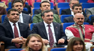 Cumhurbaşkanı Yardımcısı Yılmaz'a Düzce Üniversitesinde fahri profesörlük ünvanı verildi