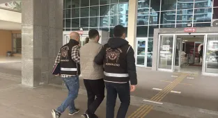 Edirne'de kostüm etkinliğine imam cübbesiyle katılan şüpheli adliyeye getirildi