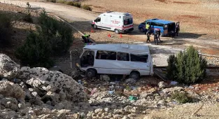 GÜNCELLEME 2 - Mersin'de şarampole yuvarlanan işçi servisindeki 4 kişi öldü, 14 kişi yaralandı