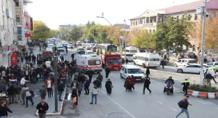 GÜNCELLEME - Ağrı'da iki grup arasında çıkan silahlı ve bıçaklı kavgada biri ağır 4 kişi yaralandı