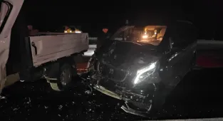 GÜNCELLEME - Çorum'da kamyonet ile minibüsün çarpıştığı kazada 7 kişi yaralandı