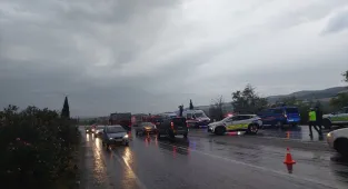 GÜNCELLEME - Denizli'de midibüsün devrildiği kazada 1 kişi öldü, 32 kişi yaralandı