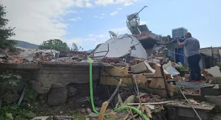 GÜNCELLEME - İzmir'de evde patlama meydana geldi, 1 kişi yaralandı