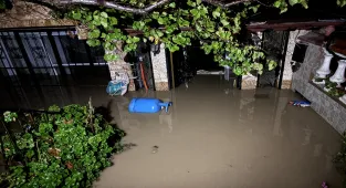 GÜNCELLEME - İzmir'in Bergama ilçesinde sağanak hayatı olumsuz etkiledi