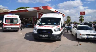 GÜNCELLEME - Manisa'da bir kişi eski eşi ve yanındaki kişiyi bıçakla yaraladı